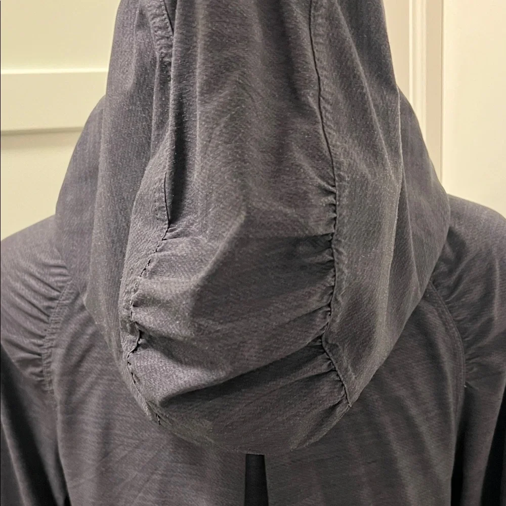 RARE LULULEMON Vitality NYC Black Heathered Hi Lo Hooded Lined Zip-Up Jacket | 4 - Picture 9 of 14